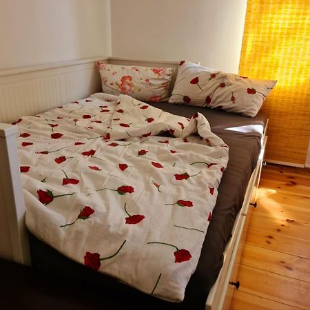 Nana-Eg-80M2 Sanierter Altbau-Parkplatz-Kleiner Garten-Wlan-Netflix-2Zimmer-Kueche-Dusche-Wanne-Waschmaschine Oberhausen  Exteriör bild