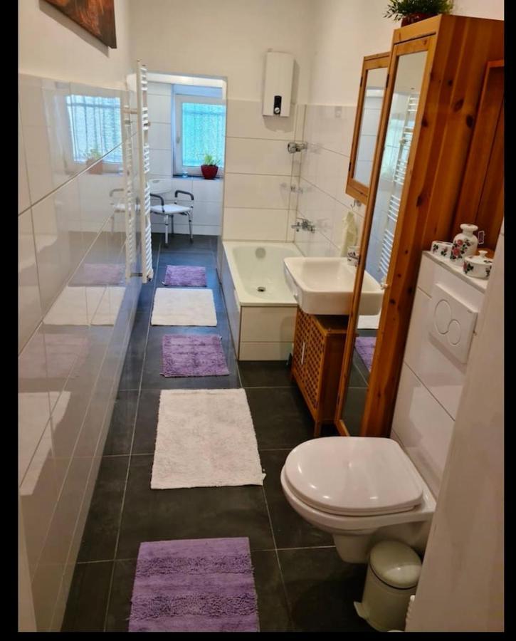 Nana-Eg-80M2 Sanierter Altbau-Parkplatz-Kleiner Garten-Wlan-Netflix-2Zimmer-Kueche-Dusche-Wanne-Waschmaschine Oberhausen  Exteriör bild
