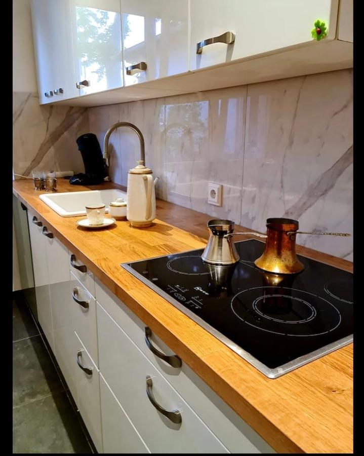 Nana-Eg-80M2 Sanierter Altbau-Parkplatz-Kleiner Garten-Wlan-Netflix-2Zimmer-Kueche-Dusche-Wanne-Waschmaschine Oberhausen  Exteriör bild