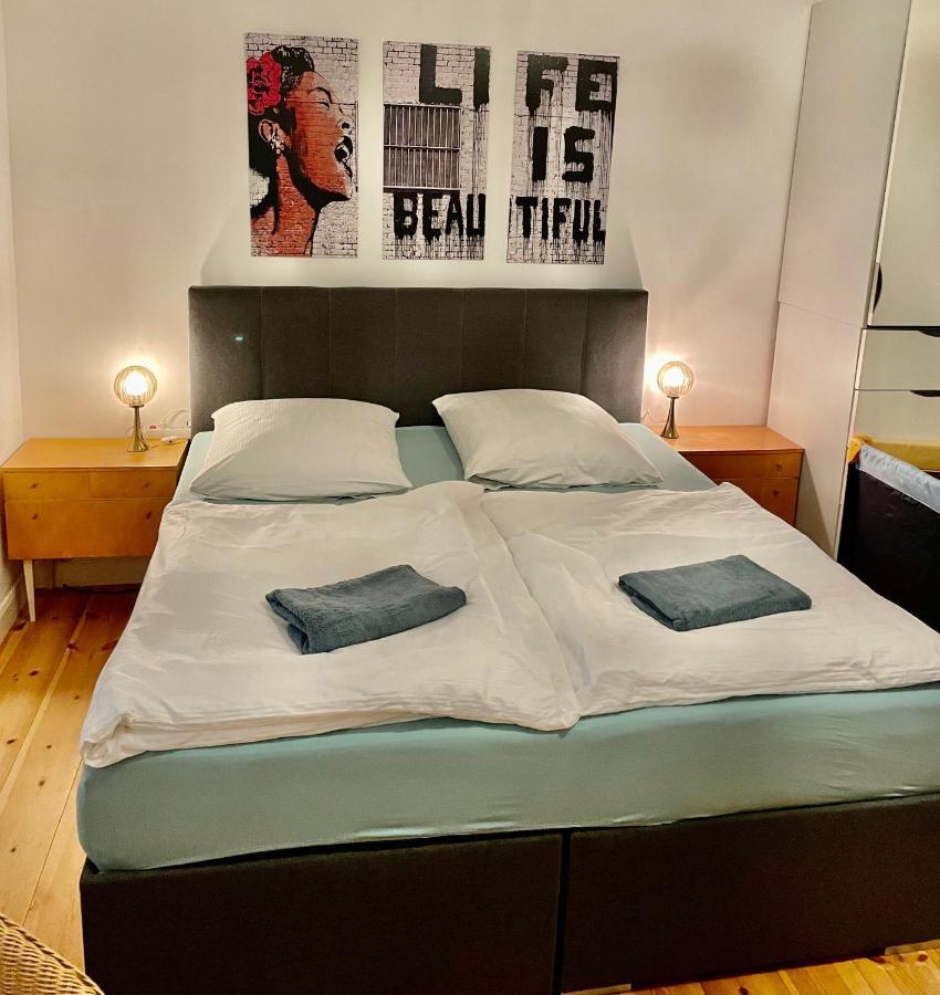 Nana-Eg-80M2 Sanierter Altbau-Parkplatz-Kleiner Garten-Wlan-Netflix-2Zimmer-Kueche-Dusche-Wanne-Waschmaschine Oberhausen  Exteriör bild